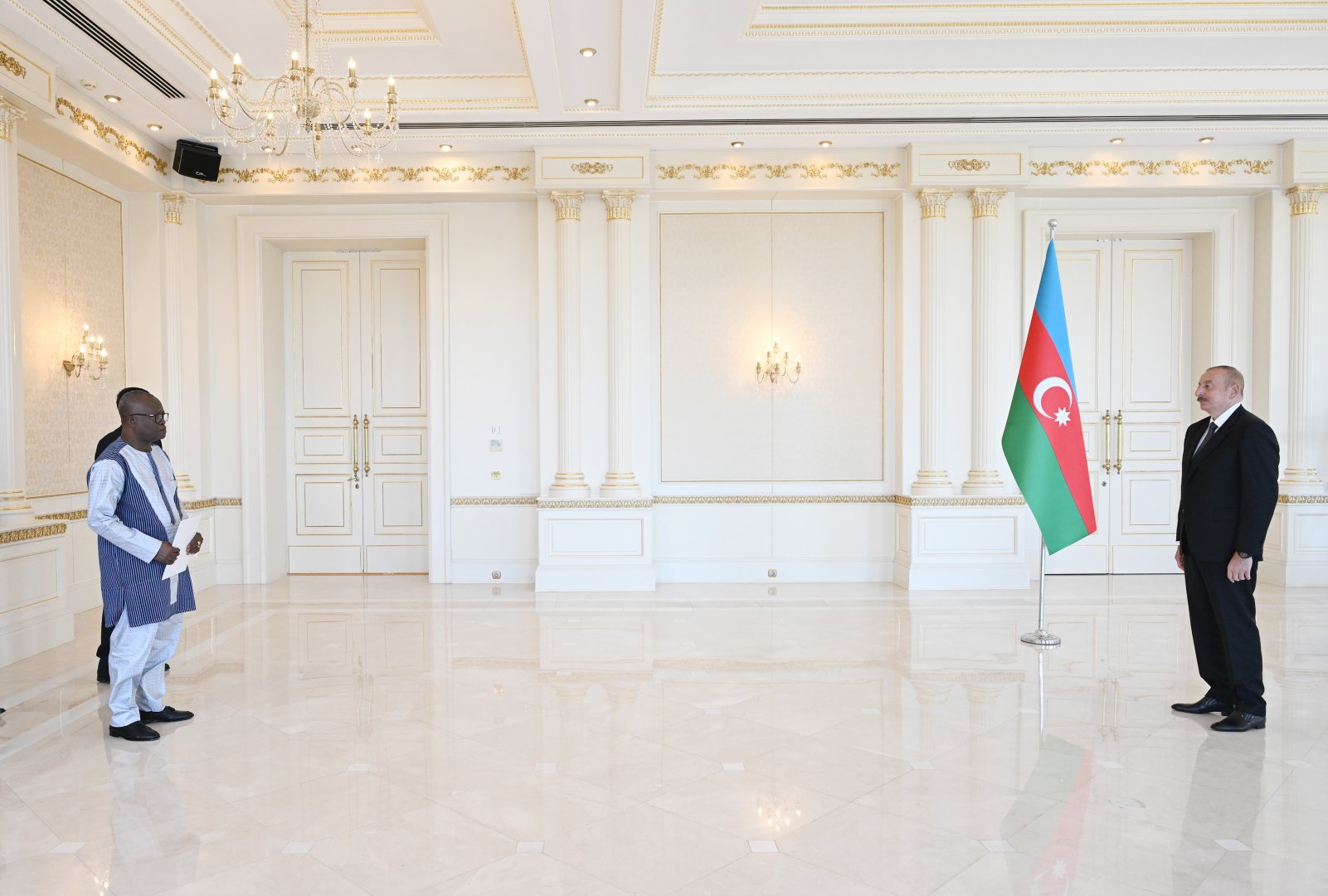 Prezident İlham Əliyev Burkina Fasonun Azərbaycanda yeni təyin olunmuş səfirinin etimadnaməsini qəbul edib (FOTO) (YENİLƏNİB)