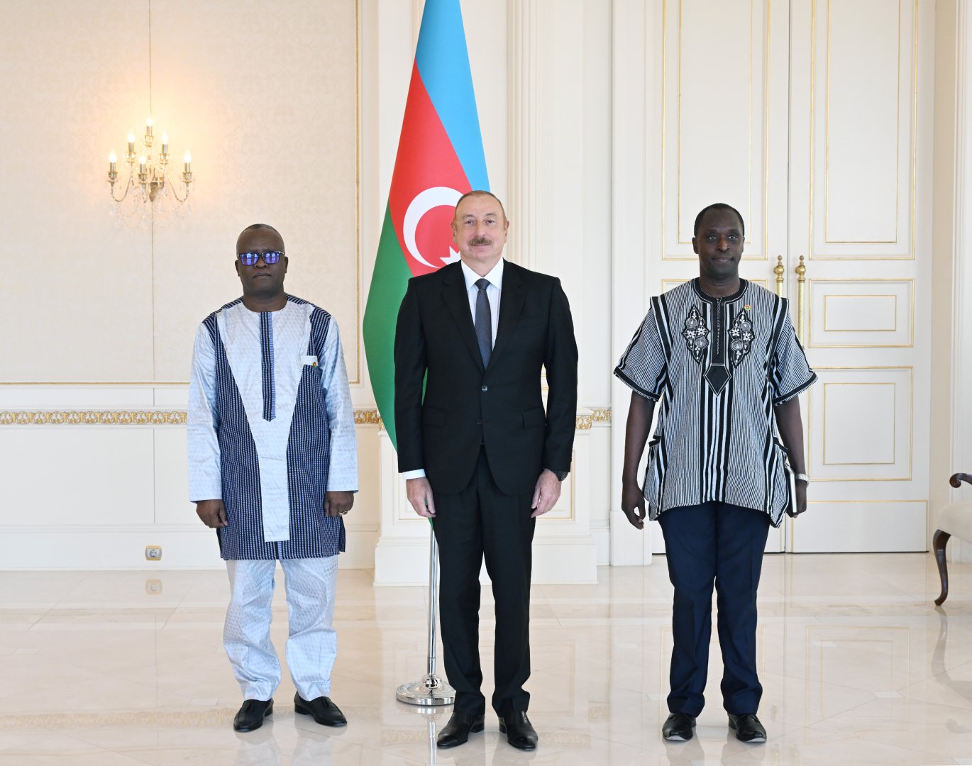 Prezident İlham Əliyev Burkina Fasonun Azərbaycanda yeni təyin olunmuş səfirinin etimadnaməsini qəbul edib (FOTO) (YENİLƏNİB)