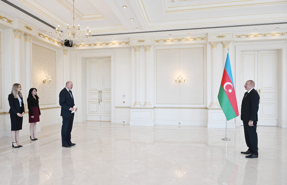 Prezident İlham Əliyev Avstraliyanın Azərbaycanda yeni təyin olunmuş səfirinin etimadnaməsini qəbul edib (FOTO) (YENİLƏNİB)