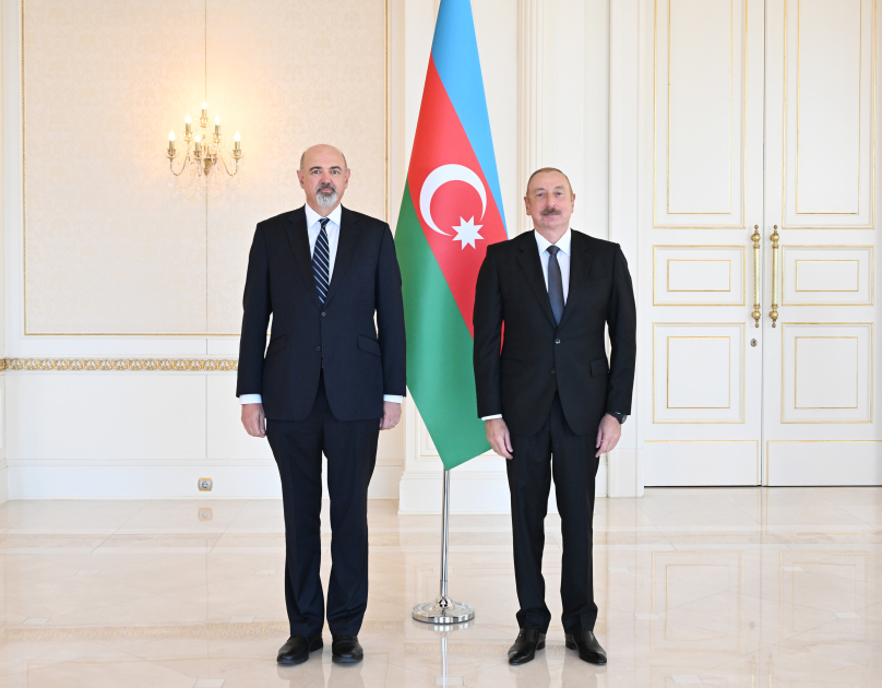 Prezident İlham Əliyev Avstraliyanın Azərbaycanda yeni təyin olunmuş səfirinin etimadnaməsini qəbul edib (FOTO) (YENİLƏNİB)