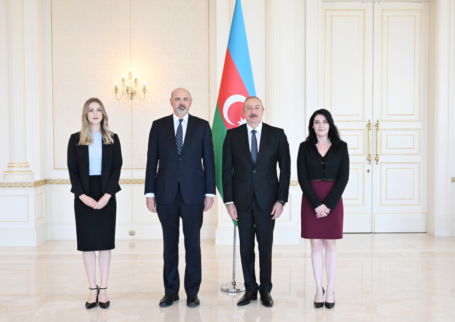 Prezident İlham Əliyev Avstraliyanın Azərbaycanda yeni təyin olunmuş səfirinin etimadnaməsini qəbul edib (FOTO) (YENİLƏNİB)