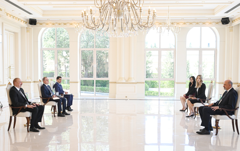 Prezident İlham Əliyev Avstraliyanın Azərbaycanda yeni təyin olunmuş səfirinin etimadnaməsini qəbul edib (FOTO) (YENİLƏNİB)