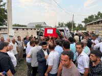 Kəlbəcərdə qalıqları tapılan hərbi qulluqçunun nəşi ailəsinə təhvil verildi (FOTO)