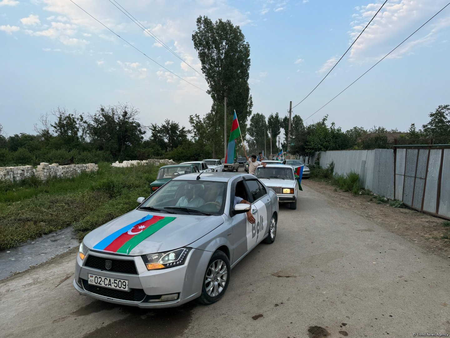 Kəlbəcərdə qalıqları tapılan hərbi qulluqçunun nəşi ailəsinə təhvil verildi (FOTO)