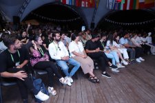Diaspor Gənclərinin V Yay Düşərgəsində tanınmış aktyorlarla görüş keçirilib (FOTO)
