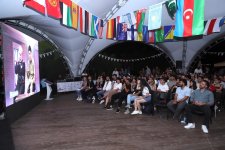 Diaspor Gənclərinin V Yay Düşərgəsində tanınmış aktyorlarla görüş keçirilib (FOTO)