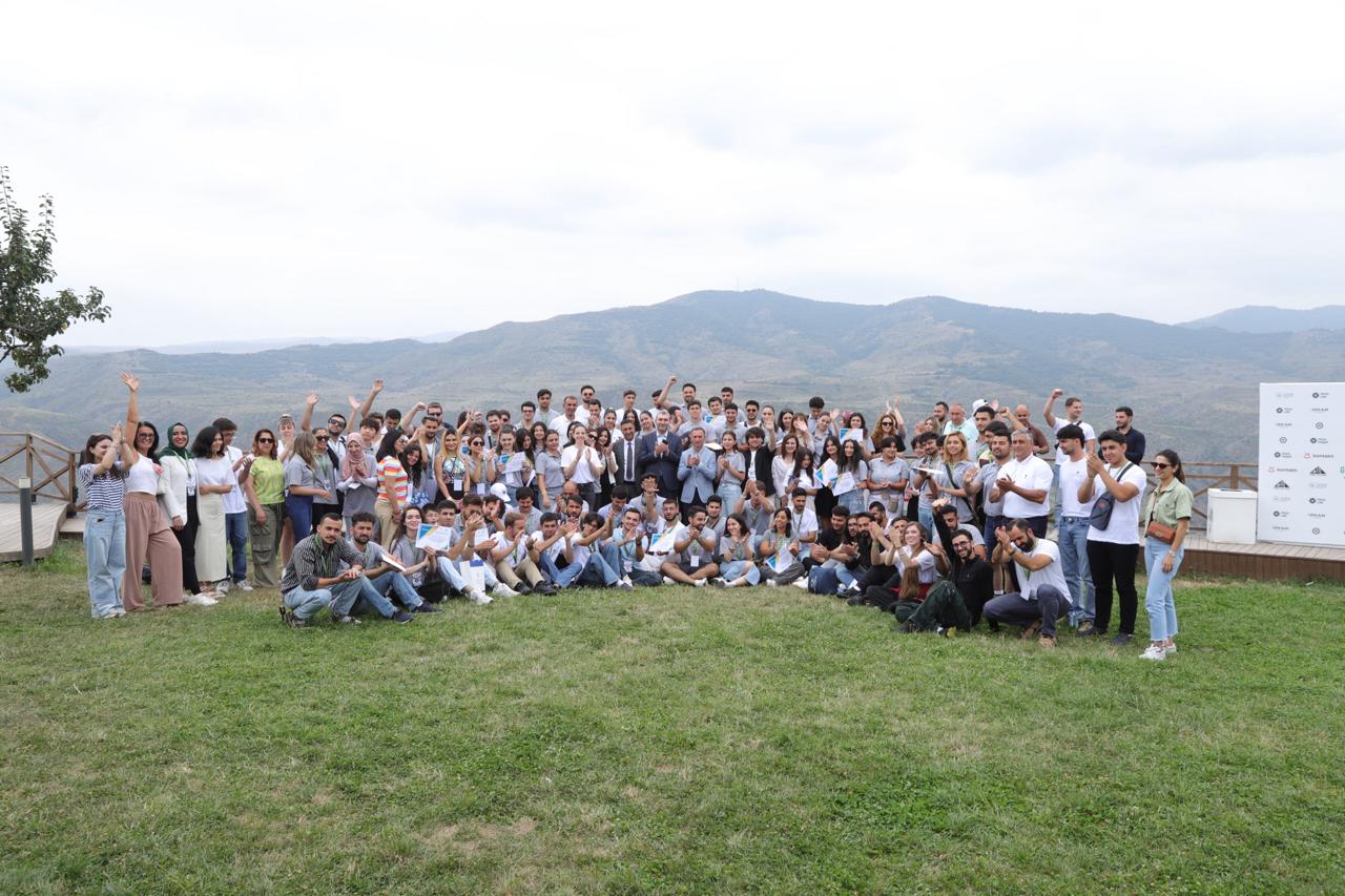 Diaspor Gənclərinin V Yay Düşərgəsinin rəsmi bağlanış mərasimi keçirilib (FOTO)