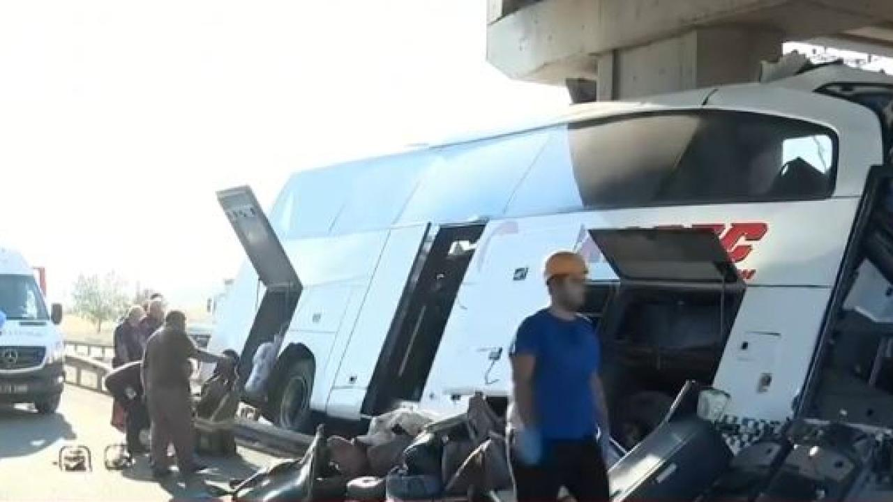 Türkiyədə ağır avtobus qəzası : 9 ölü, 26 yaralı