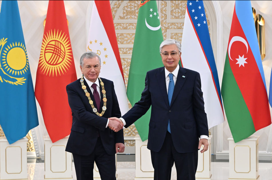Prezident İlham Əliyev Astanada Özbəkistan Prezidenti Şavkat Mirziyoyevin təltif olunması mərasimində iştirak edib (FOTO/VİDEO)
