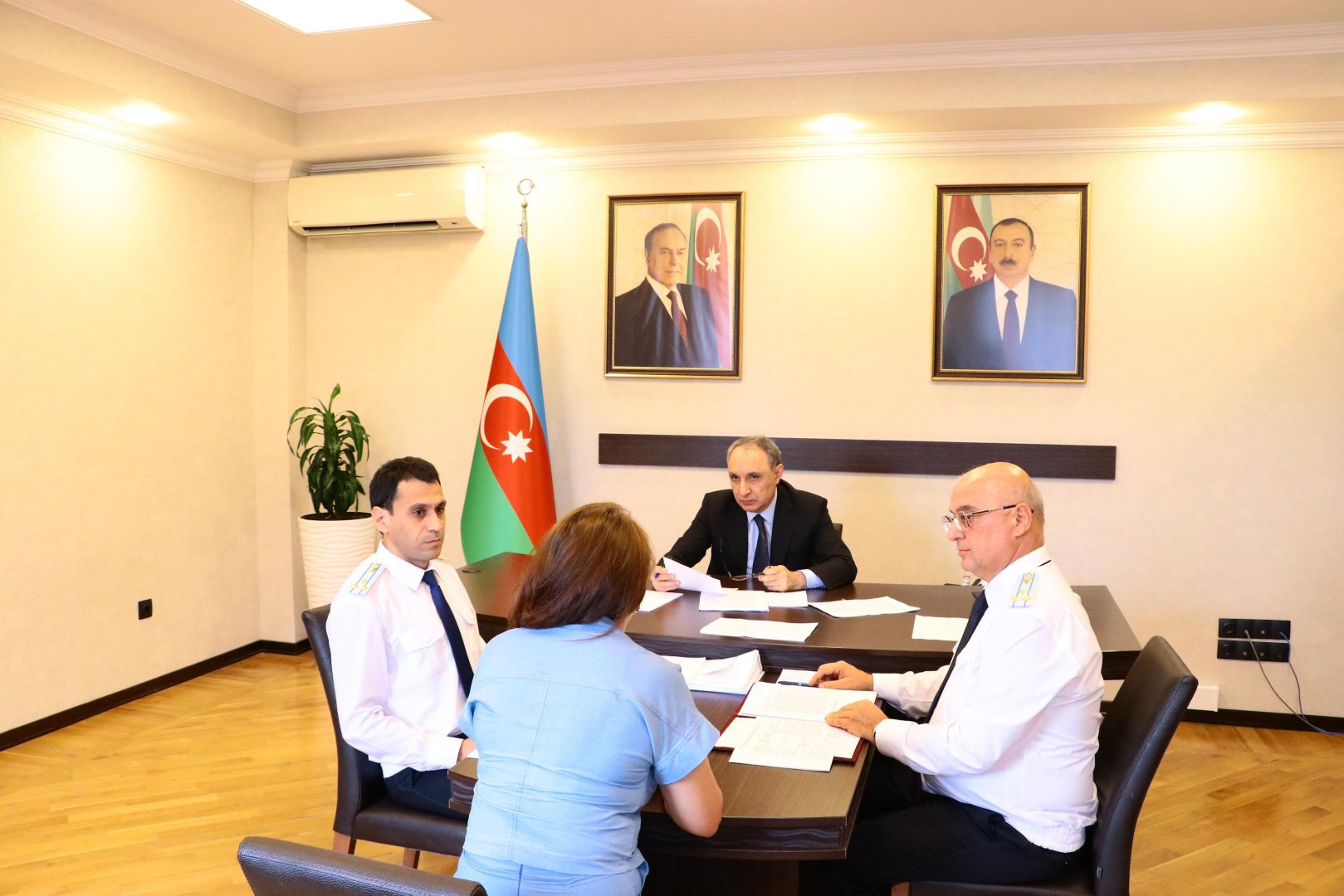 Baş prokuror Yasamal rayonunda vətəndaşları qəbul edib (FOTO)