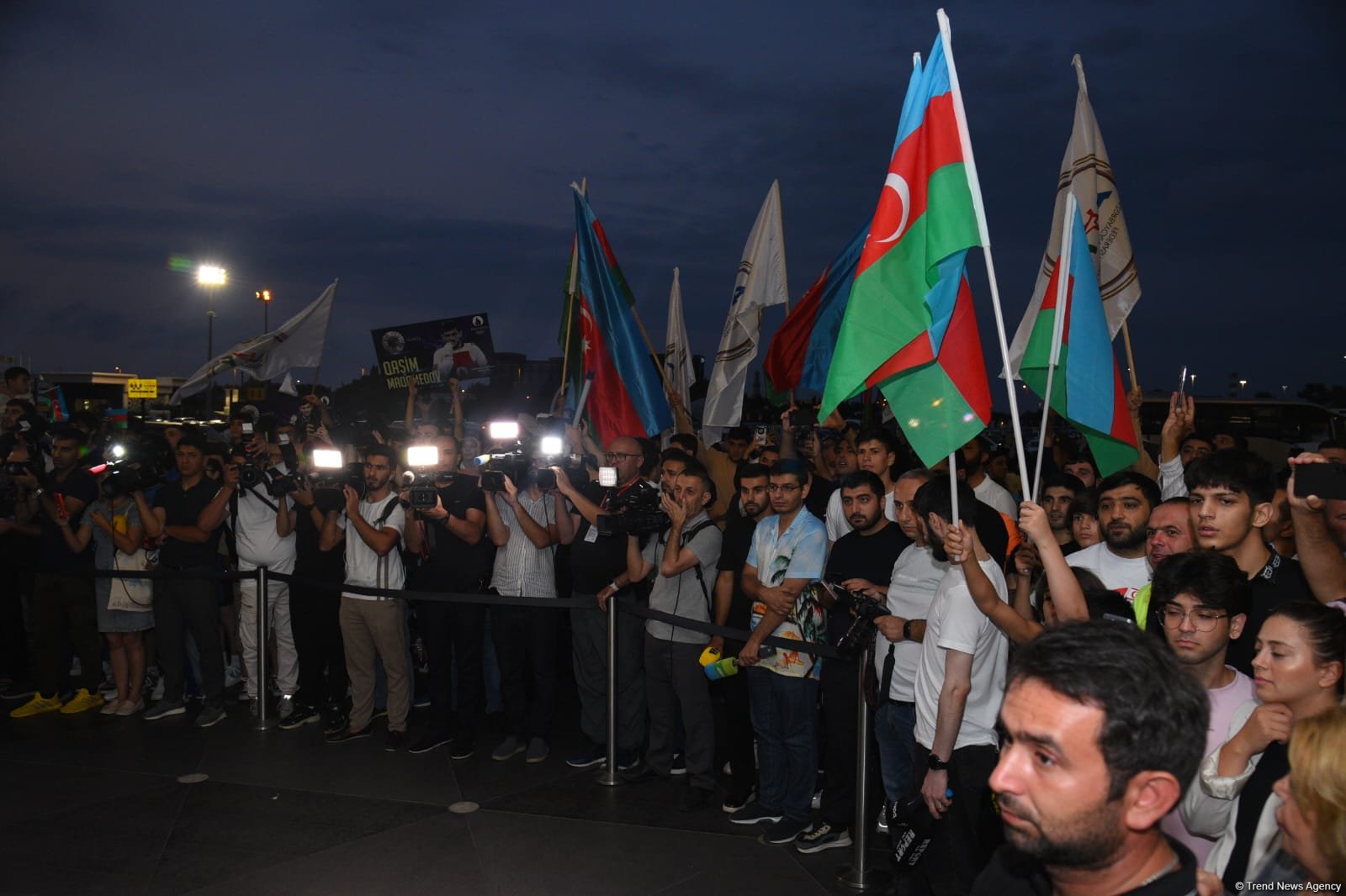 Olimpiya Oyunlarında uğurlu çıxış edən Azərbaycan millisi Vətənə qayıdıb (FOTO/VİDEO)
