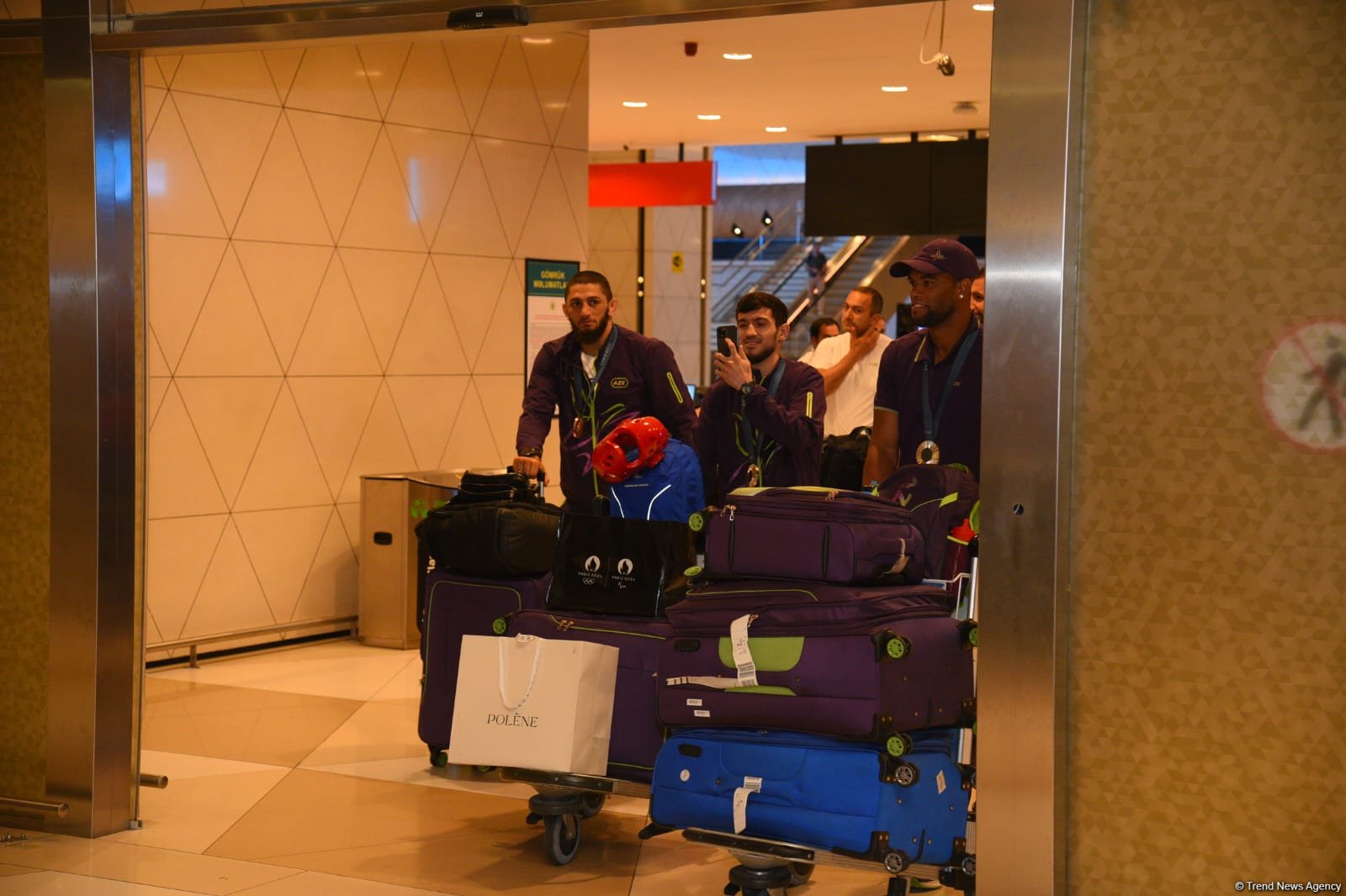 Olimpiya Oyunlarında uğurlu çıxış edən Azərbaycan millisi Vətənə qayıdıb (FOTO/VİDEO)