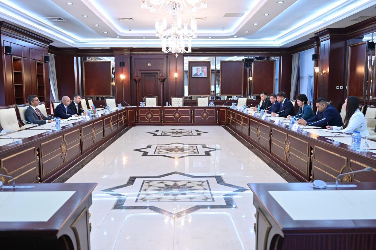 Qazaxıstan Parlamenti Senatının nümayəndə heyəti Milli Məclisdə olub (FOTO)