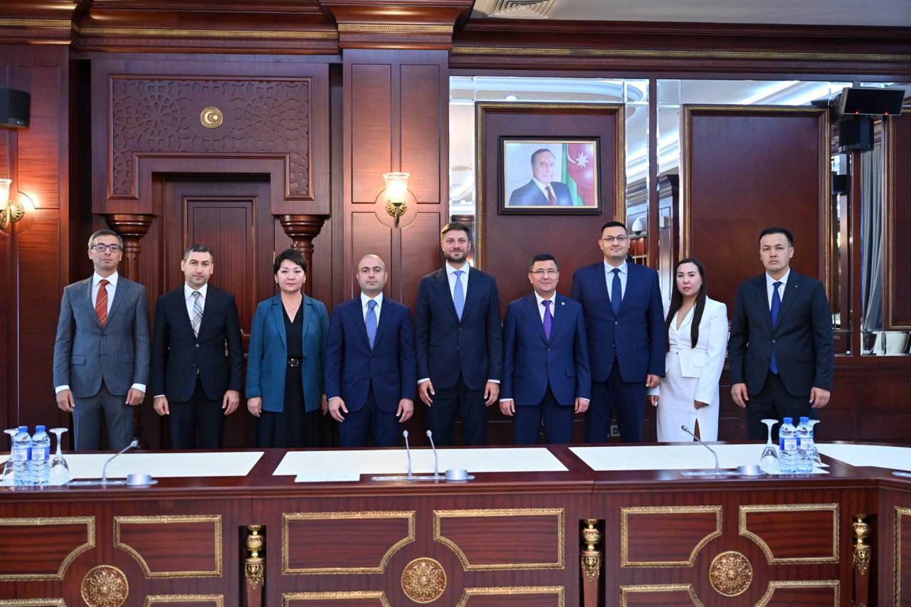 Qazaxıstan Parlamenti Senatının nümayəndə heyəti Milli Məclisdə olub (FOTO)