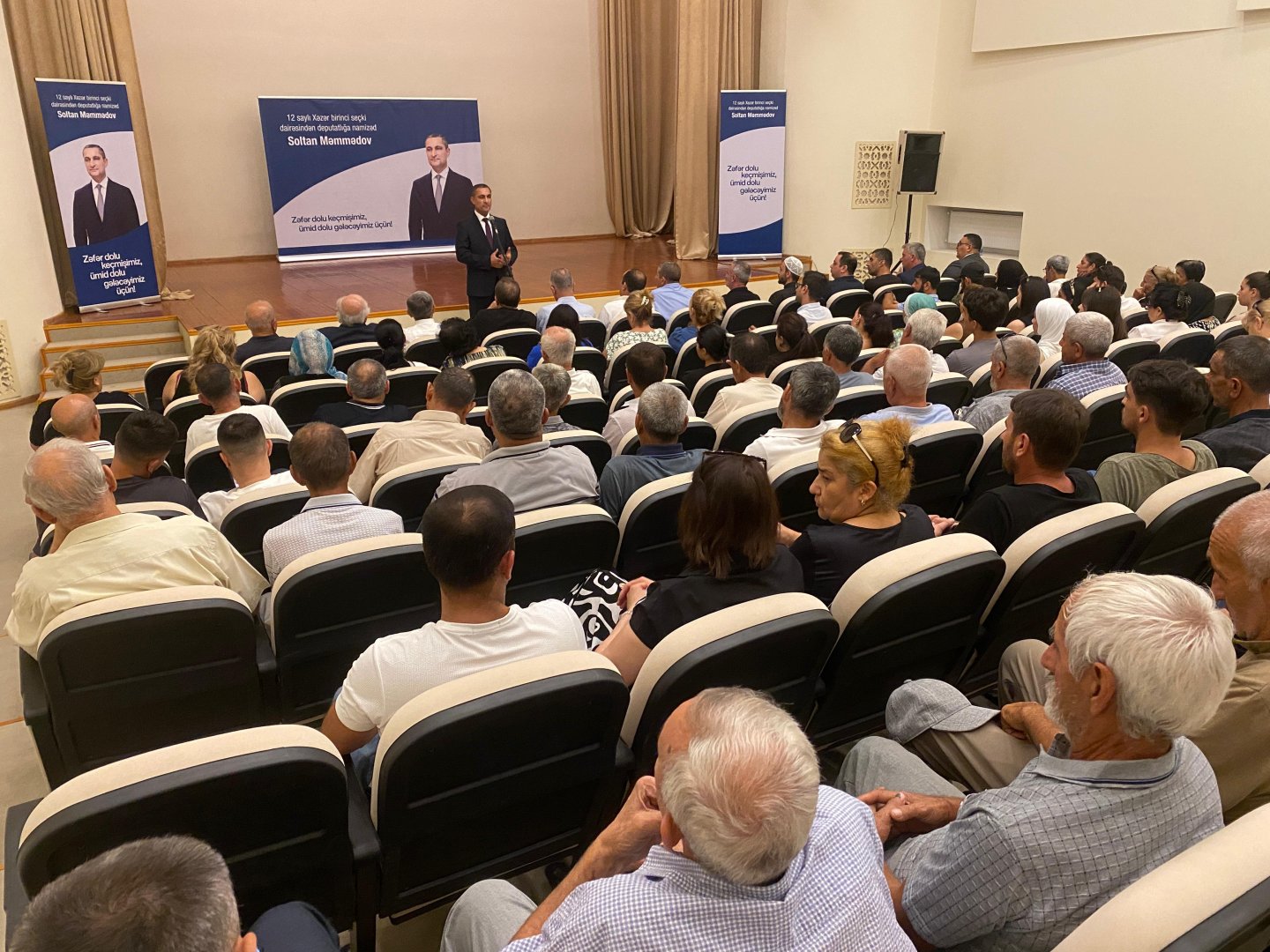 Soltan Məmmədov seçicilərlə görüşüb (FOTO)