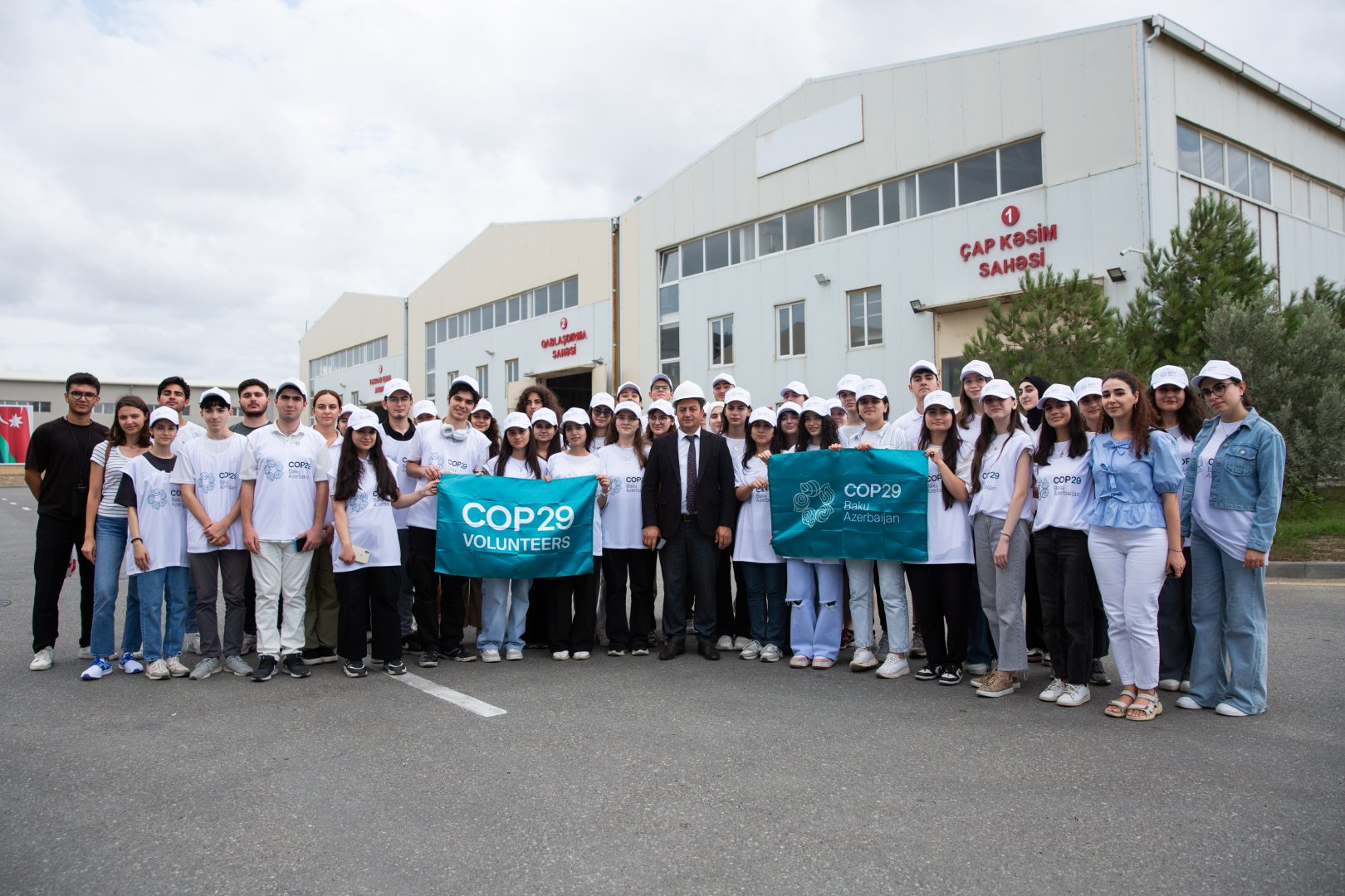 COP29 Könüllüləri “Təkrar emal fəalları” adlı təmizlik aksiyası keçiriblər (FOTO)