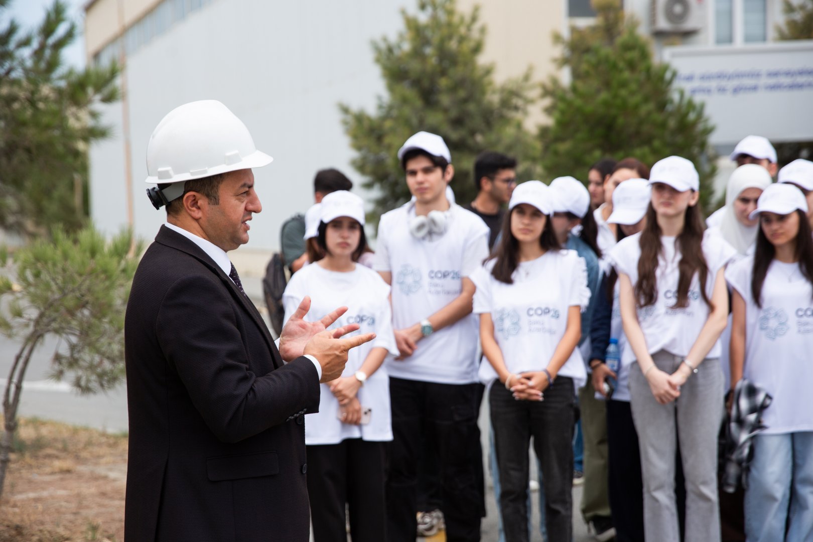 COP29 Könüllüləri “Təkrar emal fəalları” adlı təmizlik aksiyası keçiriblər (FOTO)