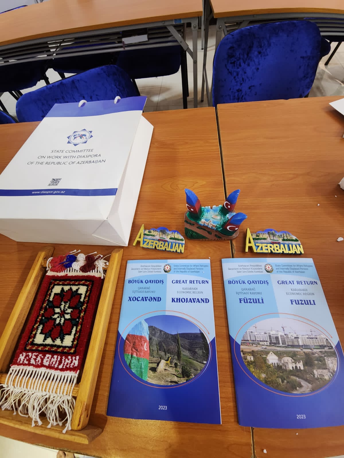 Diaspor Gənclərinin V Yay Düşərgəsinin iştirakçısı Kambocada Azərbaycan haqqında təqdimatla çıxış edib (FOTO)