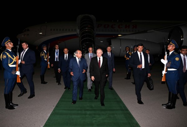 Rusiya Prezidenti Vladimir Putin Azərbaycana dövlət səfərinə gəlib (FOTO/VİDEO)