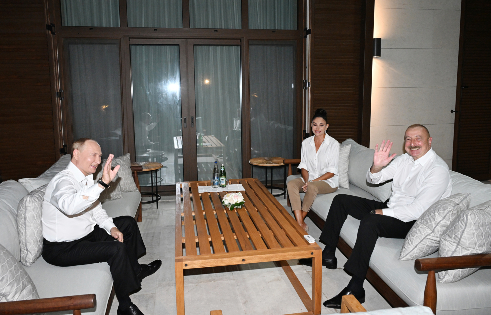 Prezident İlham Əliyev və Birinci xanım Mehriban Əliyeva evlərində Rusiya Prezidenti Vladimir Putinlə şam ediblər (FOTO/VİDEO)