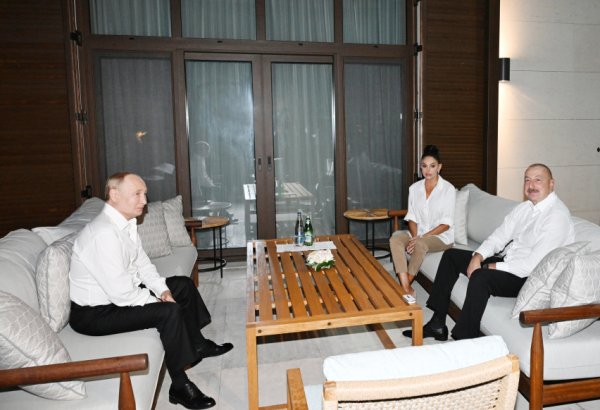 Prezident İlham Əliyev və Birinci xanım Mehriban Əliyeva evlərində Rusiya Prezidenti Vladimir Putinlə şam ediblər (FOTO/VİDEO)