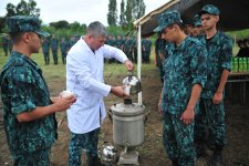 DSX-nin hərbi qulluqçuların iştirakı ilə Xəzərin sahili təmizlənib (FOTO)