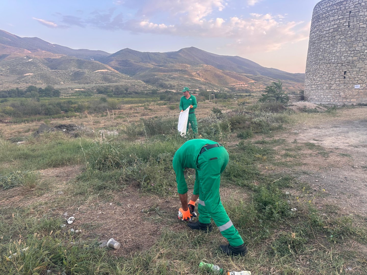 Xocalıda Əsgəran qalasının ətrafının tullantılardan təmizlənməsinə başlanılıb (FOTO)
