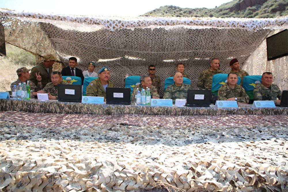 Kərim Vəliyev Azərbaycan-Qazaxıstan təlimlərini izləyib (FOTO)