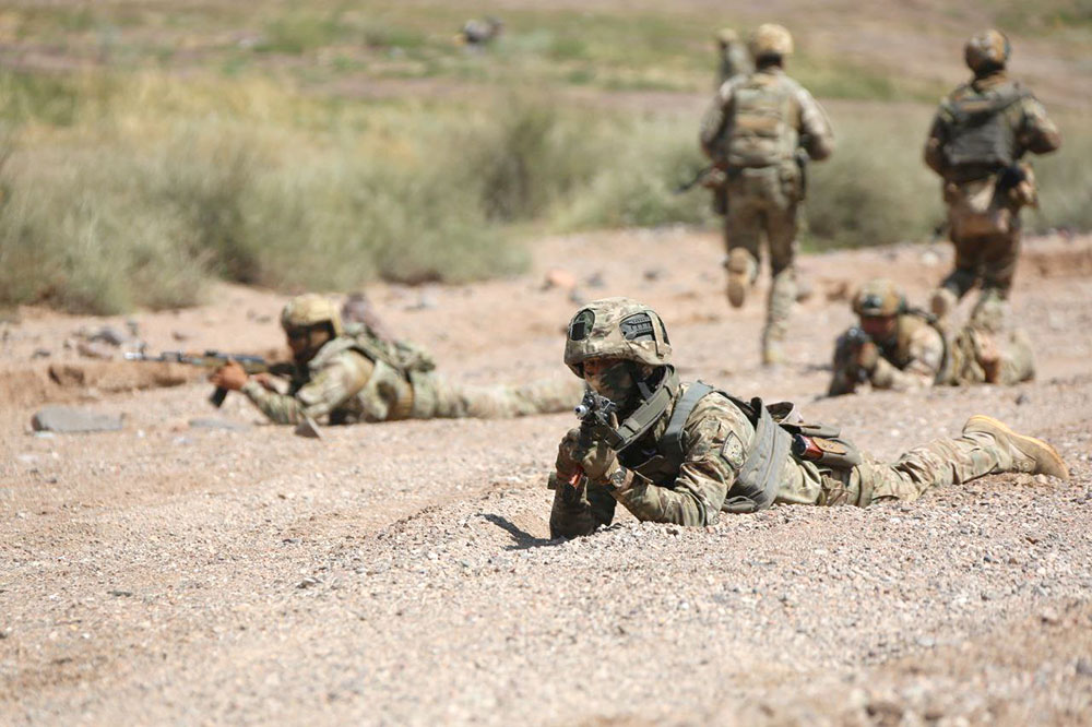 Kərim Vəliyev Azərbaycan-Qazaxıstan təlimlərini izləyib (FOTO)