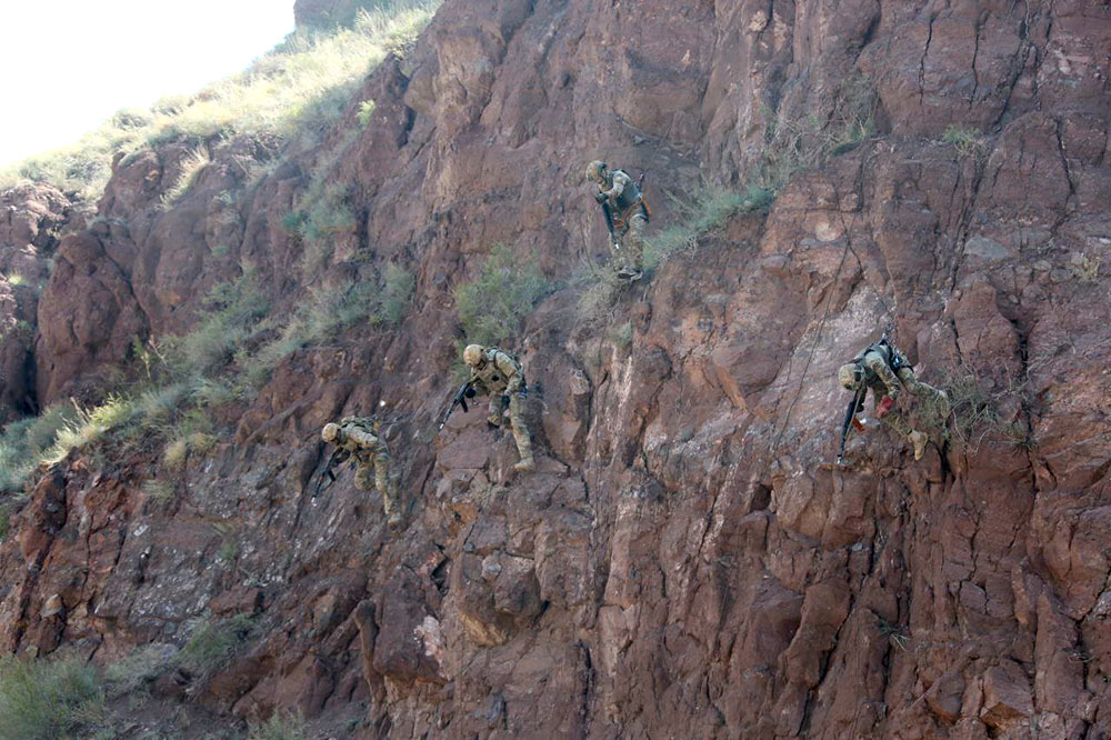 Kərim Vəliyev Azərbaycan-Qazaxıstan təlimlərini izləyib (FOTO)