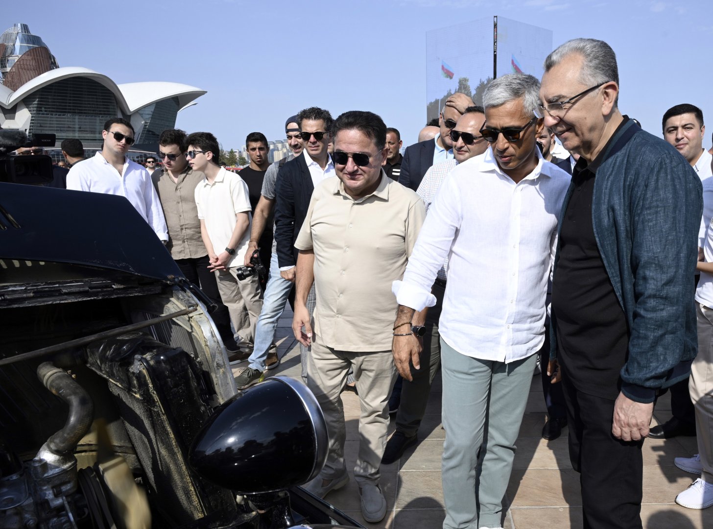 Bakıda klassik avtomobillərin yürüşü və sərgisi keçirilib (FOTO)