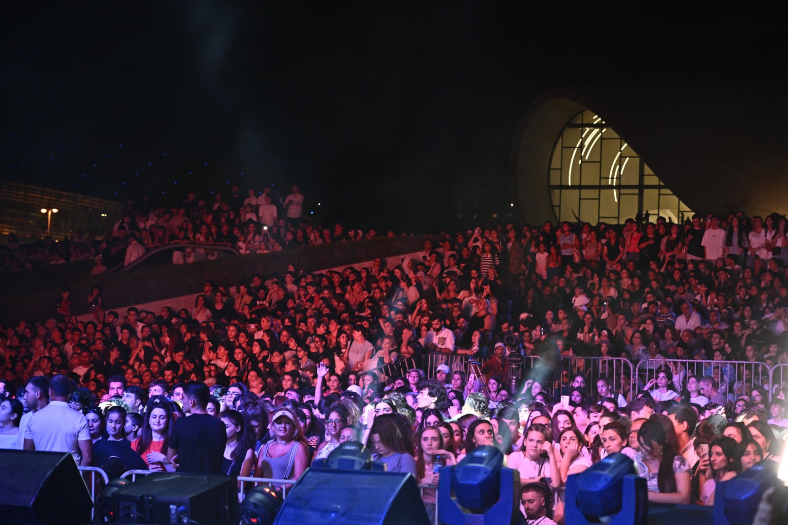 Heydər Əliyev Mərkəzinin parkında “Yay Festivalı” bağlanış konserti keçirilib (FOTO/VİDEO)