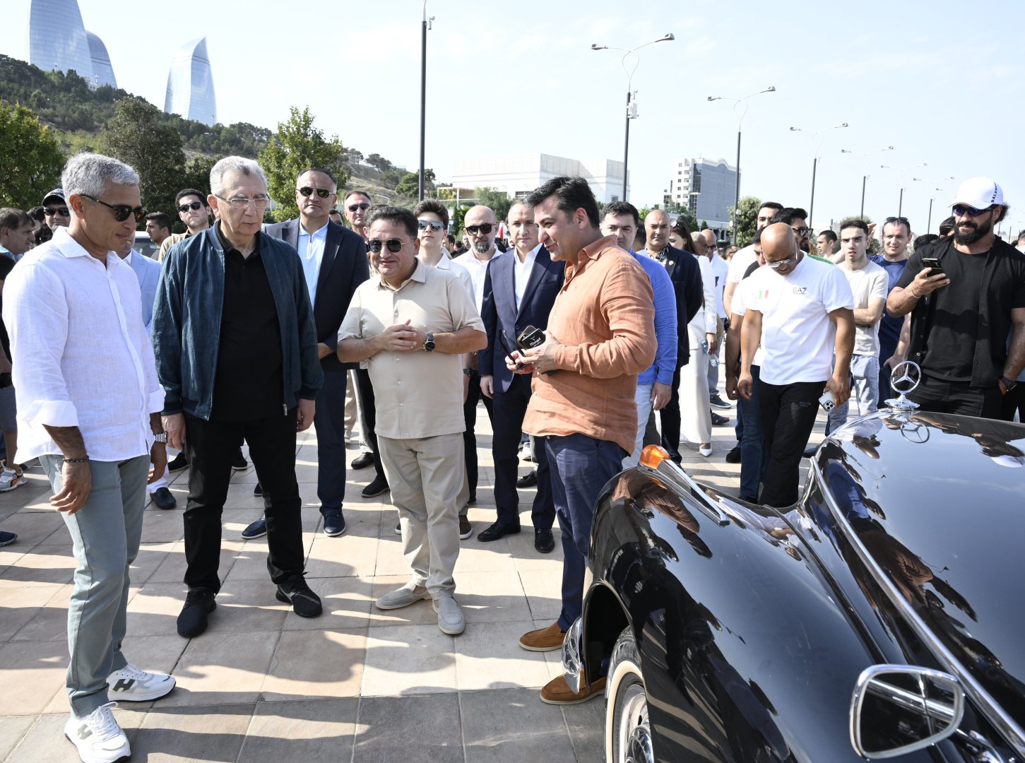 Bakıda klassik avtomobillərin yürüşü və sərgisi keçirilib (FOTO)