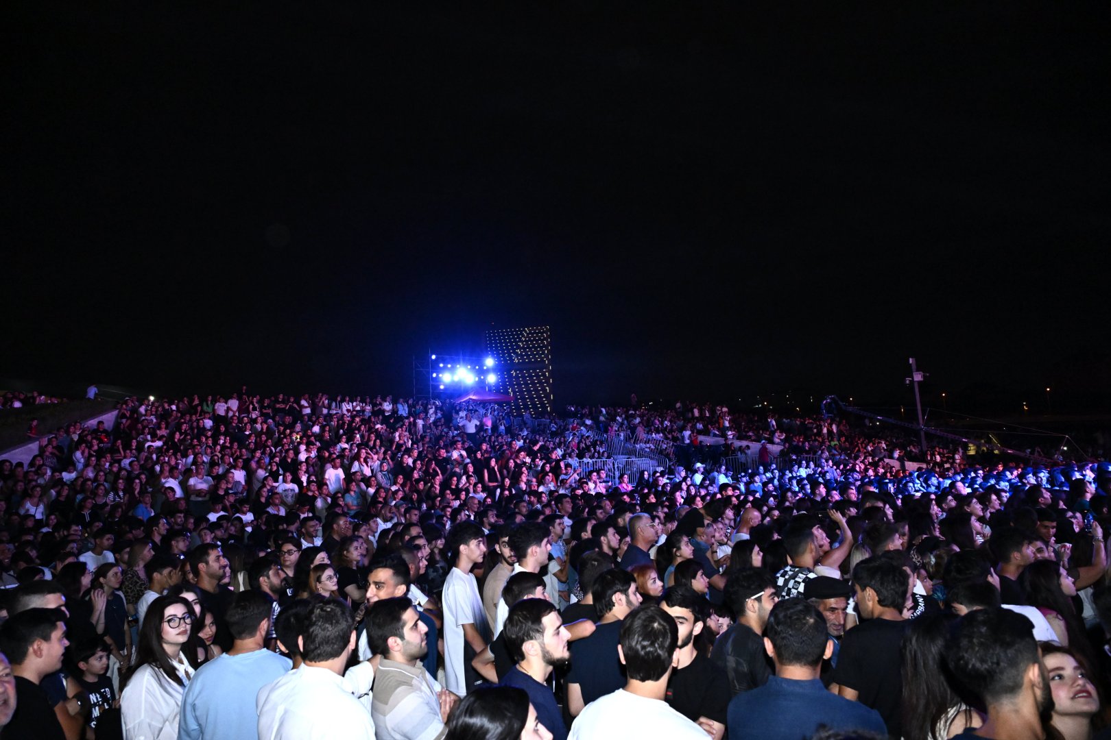 Heydər Əliyev Mərkəzinin parkında “Yay Festivalı” bağlanış konserti keçirilib (FOTO/VİDEO)