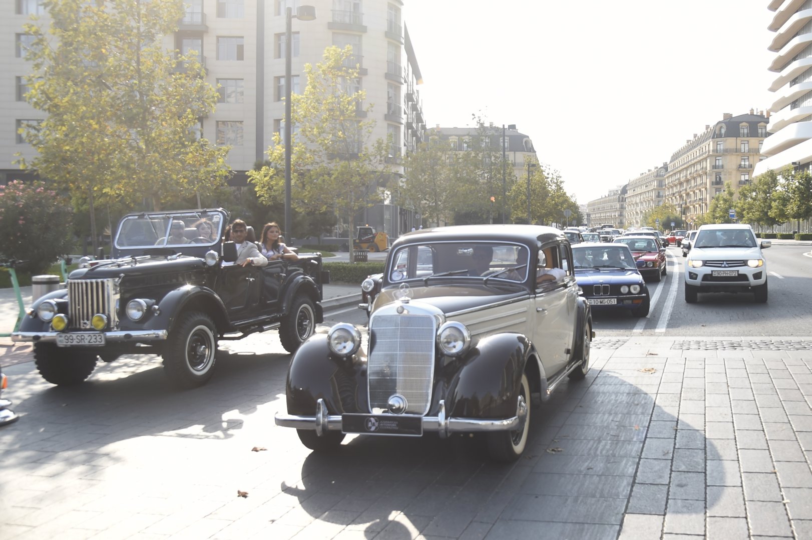 Bakıda klassik avtomobillərin yürüşü və sərgisi keçirilib (FOTO)