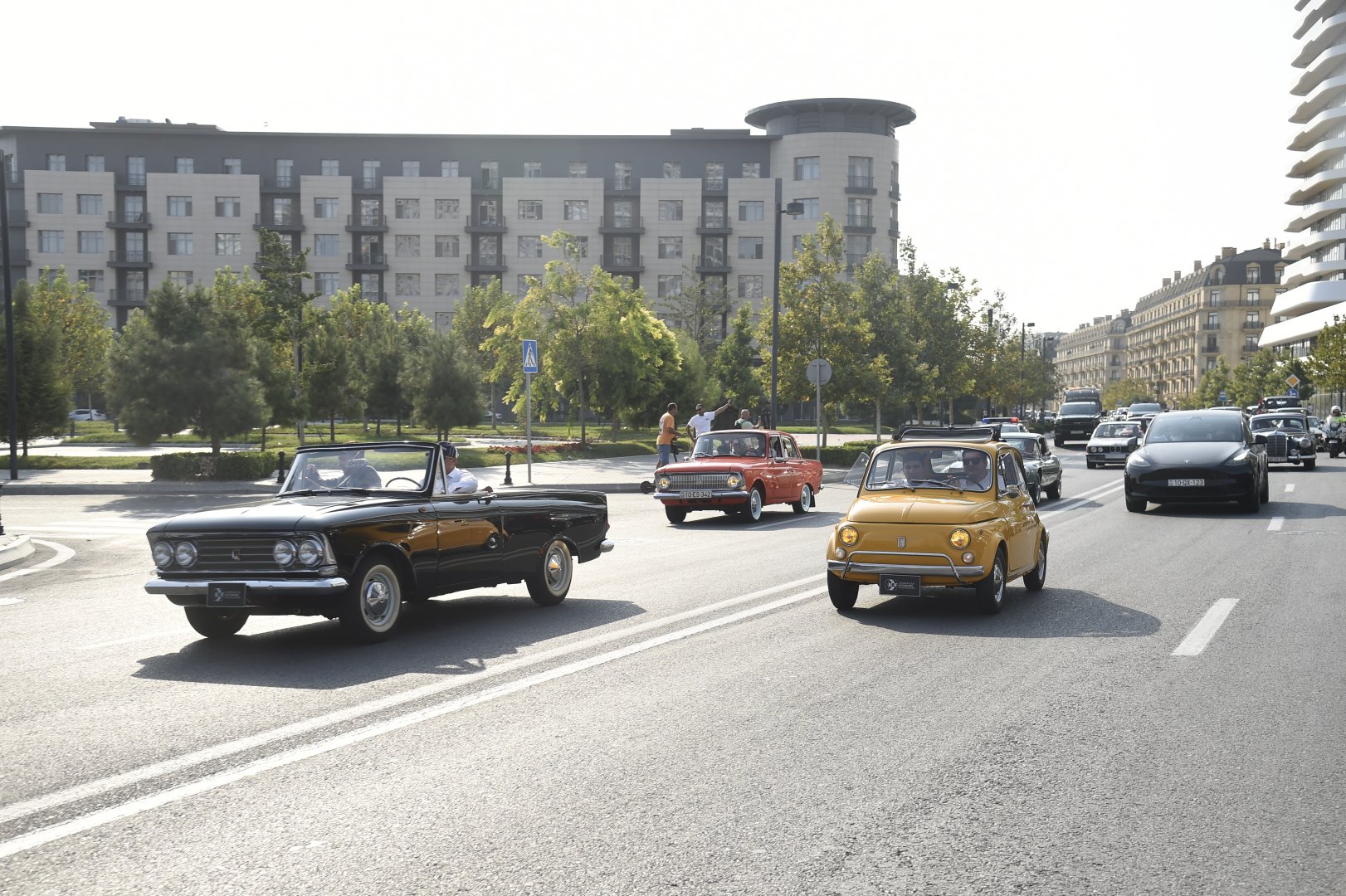 Bakıda klassik avtomobillərin yürüşü və sərgisi keçirilib (FOTO)