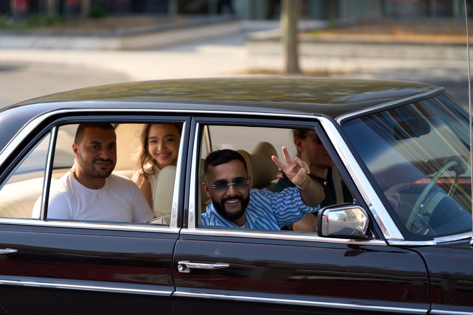 Bakıda klassik avtomobillərin yürüşü və sərgisi keçirilib (FOTO)