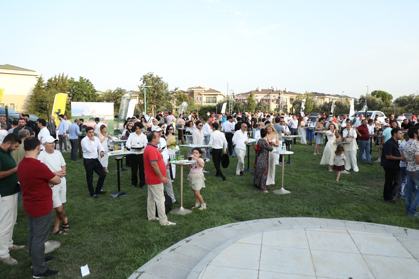 Bakıda klassik avtomobillərin yürüşü və sərgisi keçirilib (FOTO)