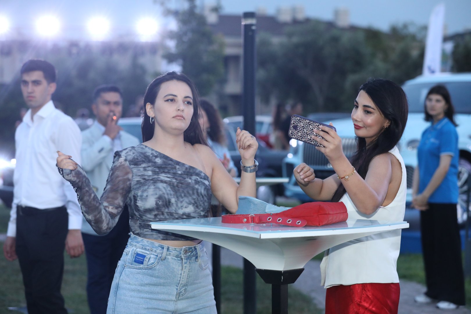 Bakıda klassik avtomobillərin yürüşü və sərgisi keçirilib (FOTO)
