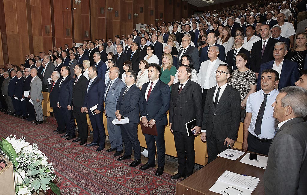 Azərbaycan Həmkarlar İttifaqları Konfederasiyasına yeni sədr seçildi (FOTO)
