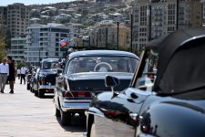Bakıda klassik avtomobillərin yürüşü və sərgisi keçirilib (FOTO)
