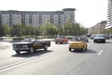 Bakıda klassik avtomobillərin yürüşü və sərgisi keçirilib (FOTO)