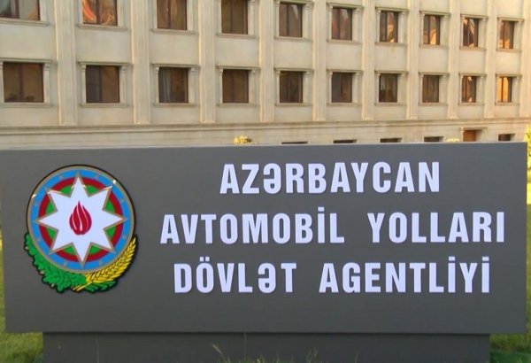 Qubada yola düşən qaya parçalarının kənarlaşdırılması işləri aparılır - AAYDA