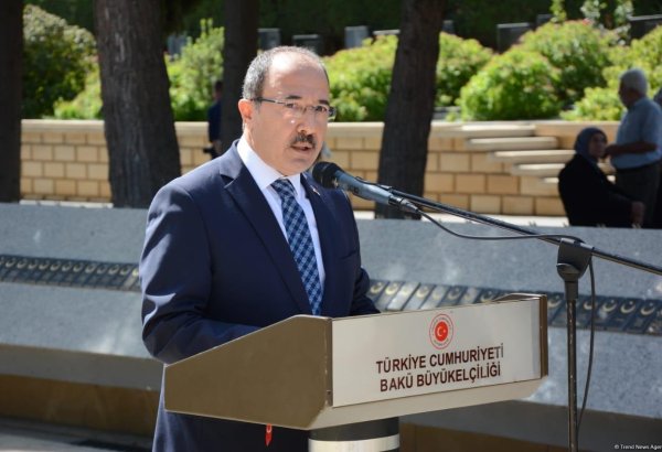 Cahit Bağcı vəzifəsini yeni səfirə təhvil verdi (FOTO)