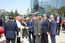Türkiyənin Zəfər Bayramı münasibətilə Türk şəhidliyi ziyarət edilib (FOTO)