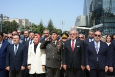 Türkiyənin Zəfər Bayramı münasibətilə Türk şəhidliyi ziyarət edilib (FOTO)