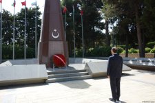 Türkiyənin Zəfər Bayramı münasibətilə Türk şəhidliyi ziyarət edilib (FOTO)