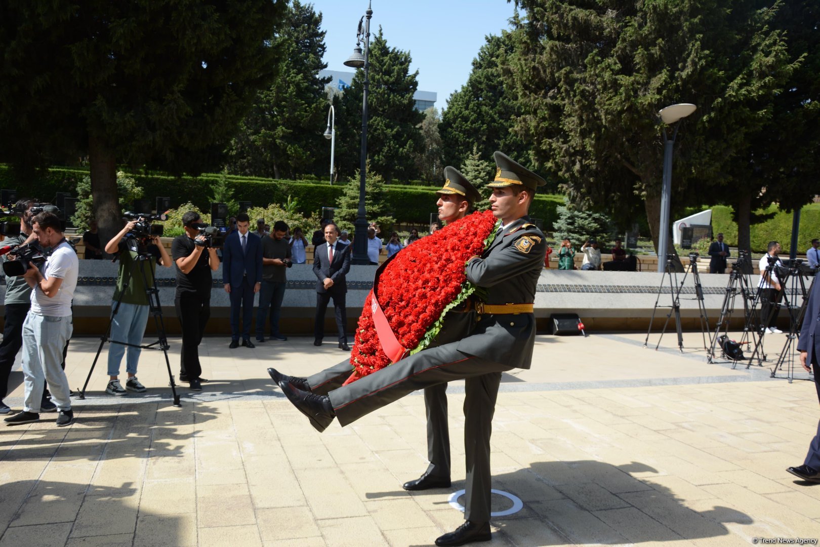 Türkiyənin Zəfər Bayramı münasibətilə Türk şəhidliyi ziyarət edilib (FOTO)