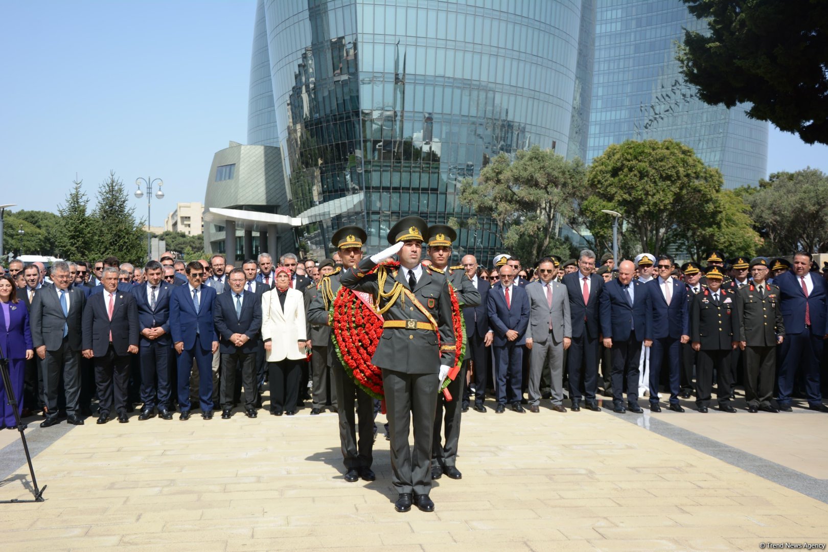 Türkiyənin Zəfər Bayramı münasibətilə Türk şəhidliyi ziyarət edilib (FOTO)