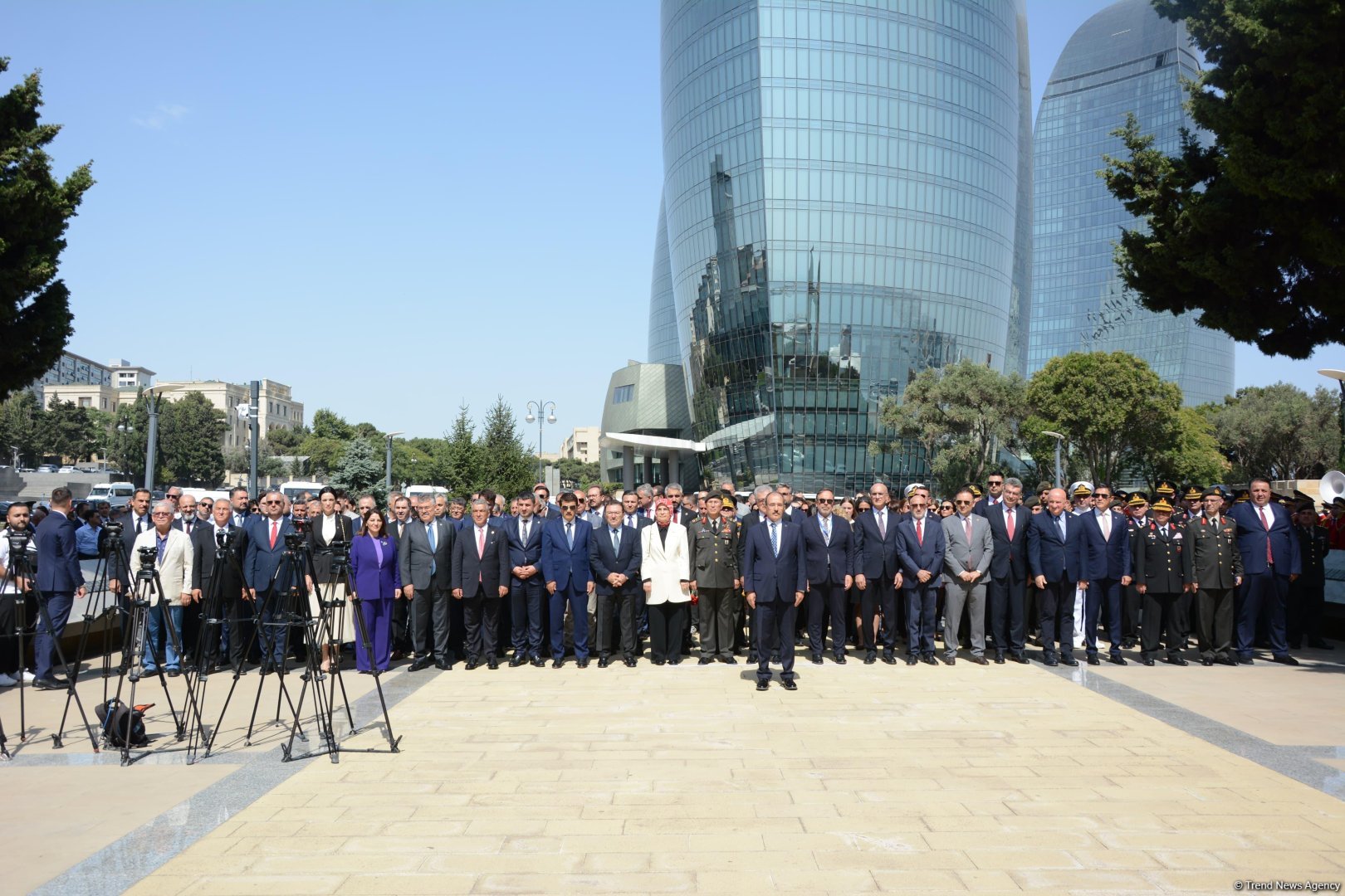 Türkiyənin Zəfər Bayramı münasibətilə Türk şəhidliyi ziyarət edilib (FOTO)